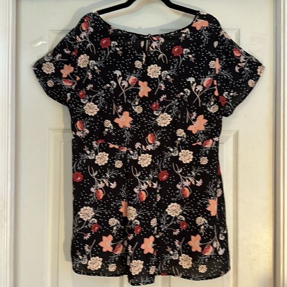 Torrid Plus Size 1 Top Black Floral Pattern Short Sleeves High Low Pleat - Picture 2 of 10